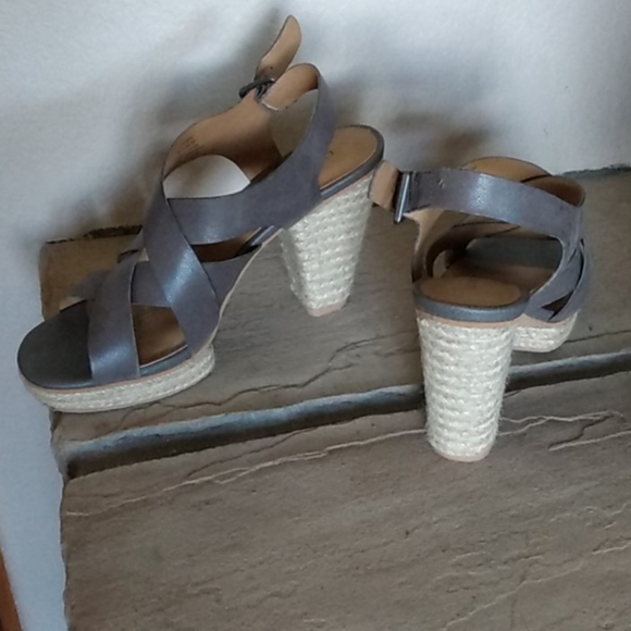 Lucky Cabino High Heeled sandals 8.5 - Picture 4 of 6